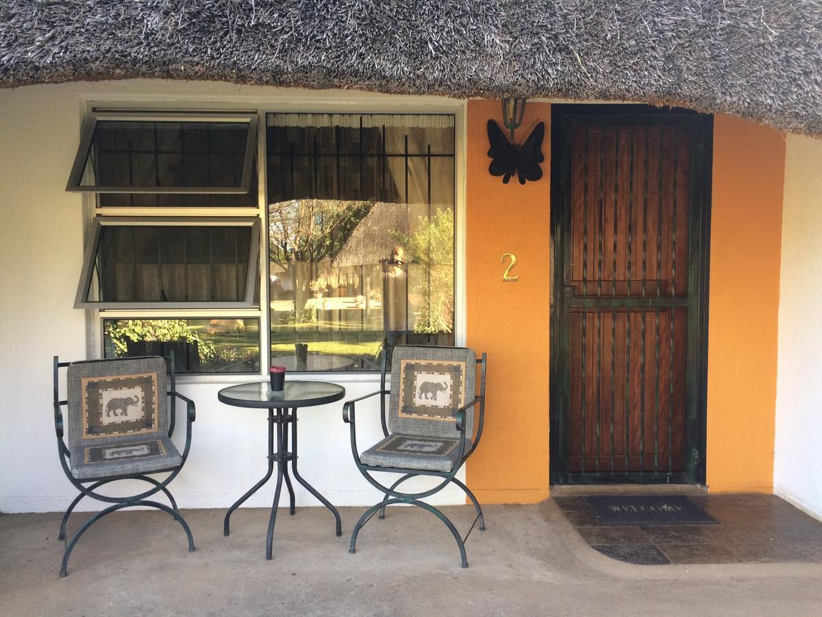 Lion'S Den Guesthouse Otjiwarongo Exterior foto