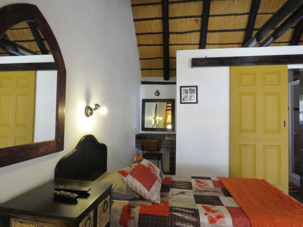 Lion'S Den Guesthouse Otjiwarongo Exterior foto