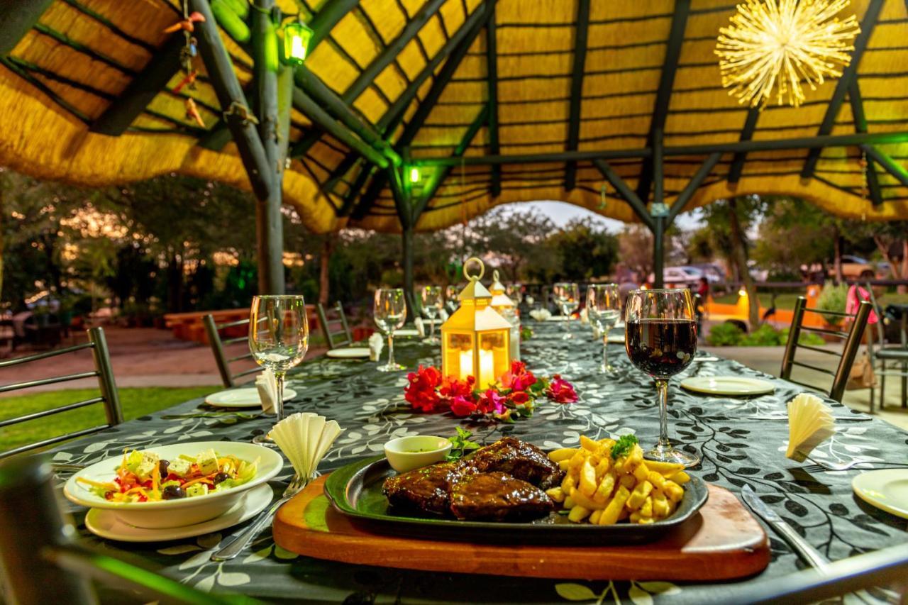 Lion'S Den Guesthouse Otjiwarongo Exterior foto