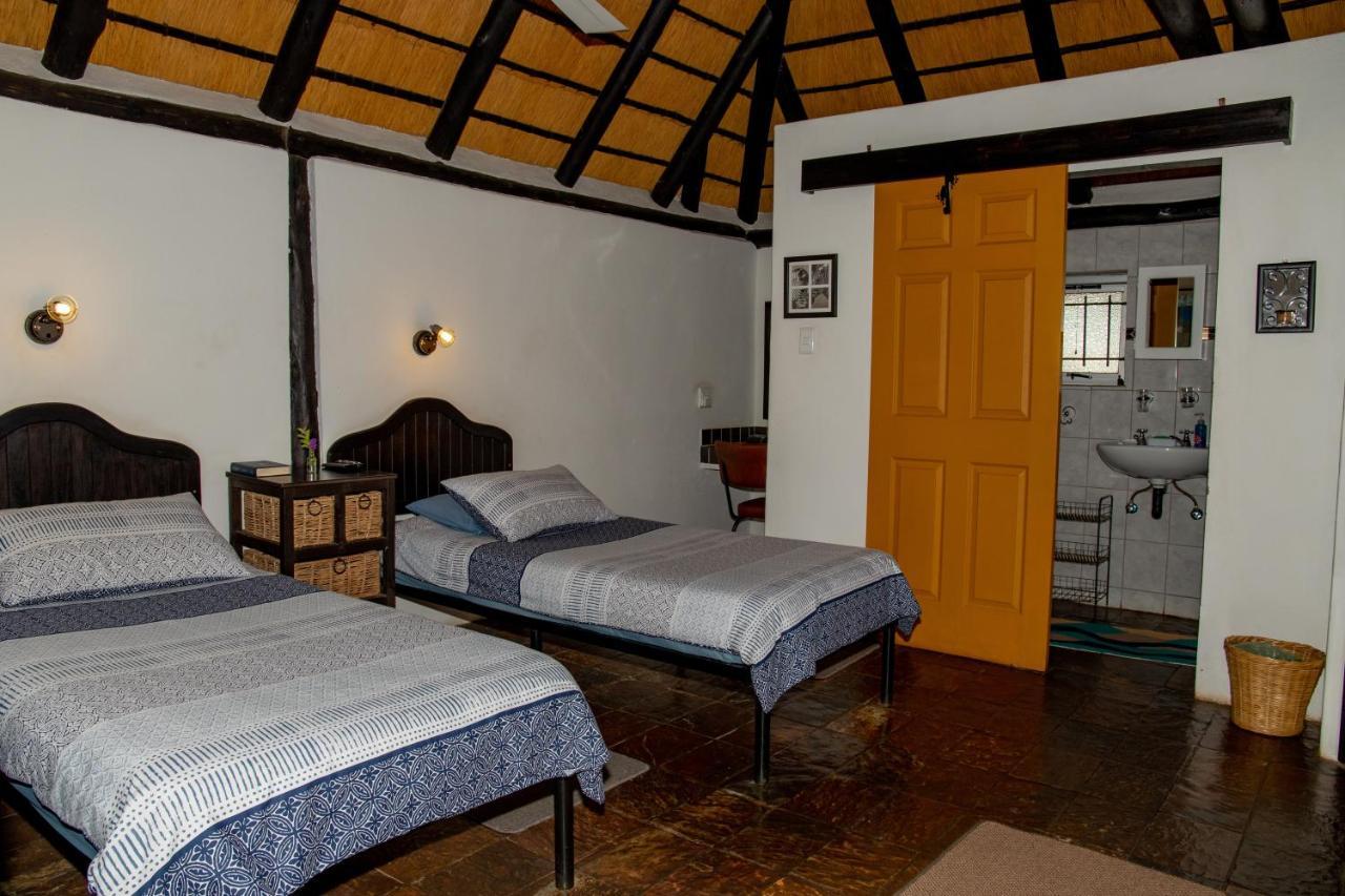 Lion'S Den Guesthouse Otjiwarongo Exterior foto