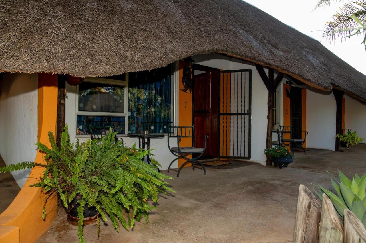 Lion'S Den Guesthouse Otjiwarongo Exterior foto