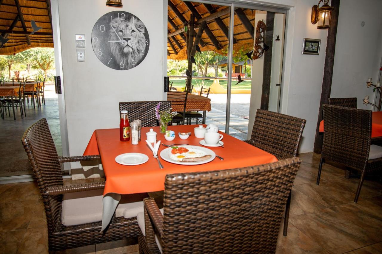 Lion'S Den Guesthouse Otjiwarongo Exterior foto