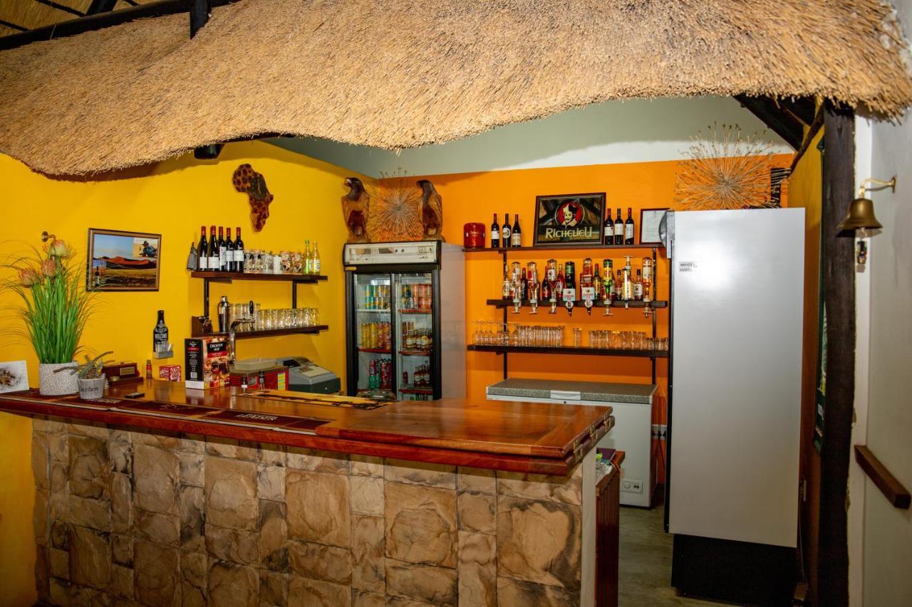 Lion'S Den Guesthouse Otjiwarongo Exterior foto