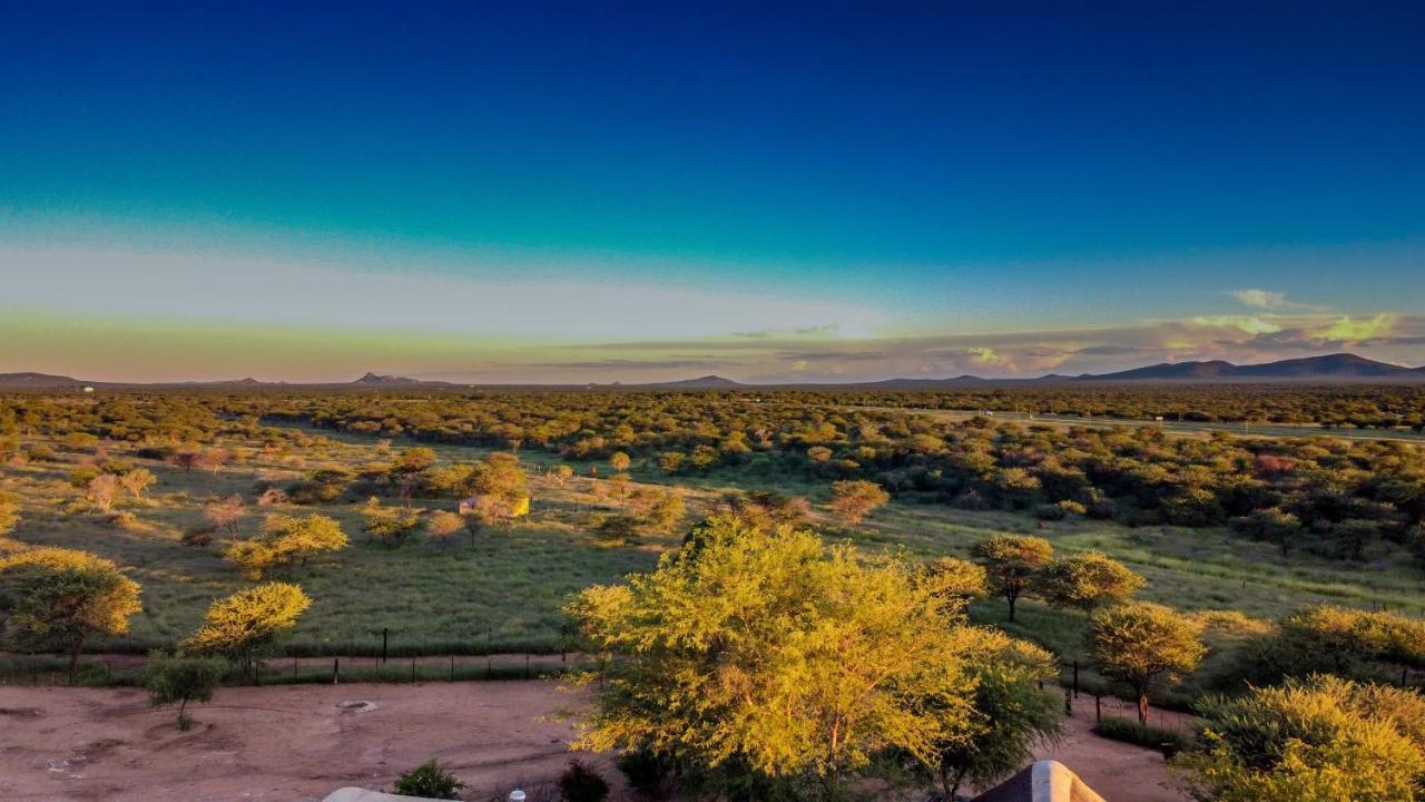 Lion'S Den Guesthouse Otjiwarongo Exterior foto