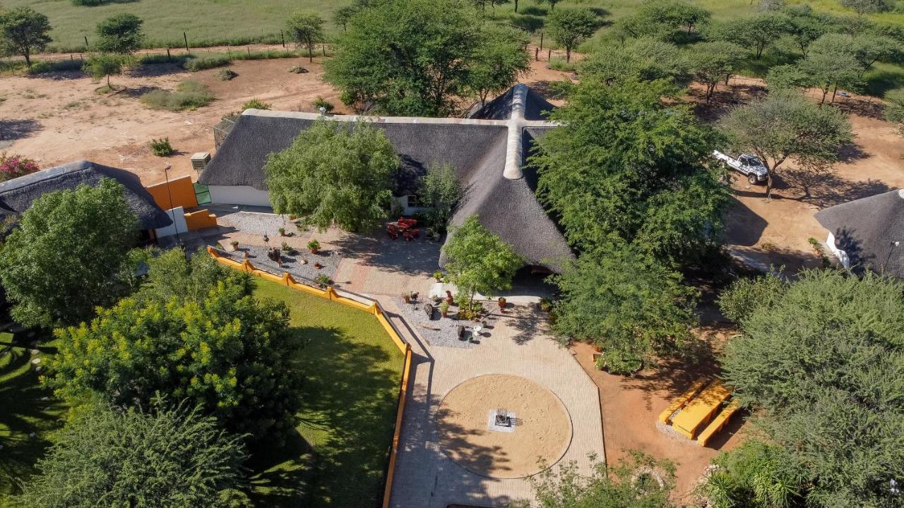 Lion'S Den Guesthouse Otjiwarongo Exterior foto